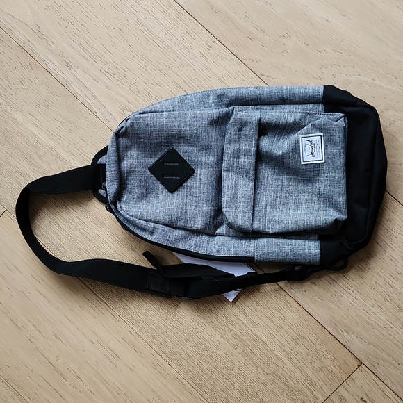 Herschel Heritage Shoulder bag in Raven Crosshatch/Back - Picture 4 of 9